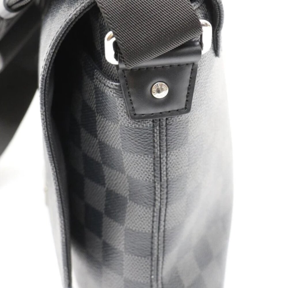 Louis Vuitton District Damier Graphite Messenger Bag - Black/Grey *READ* - Picture 16 of 16